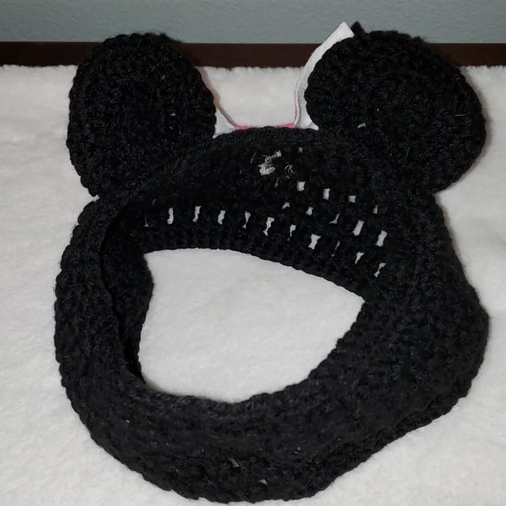 Crocheted‎ Minnie Mouse Headband